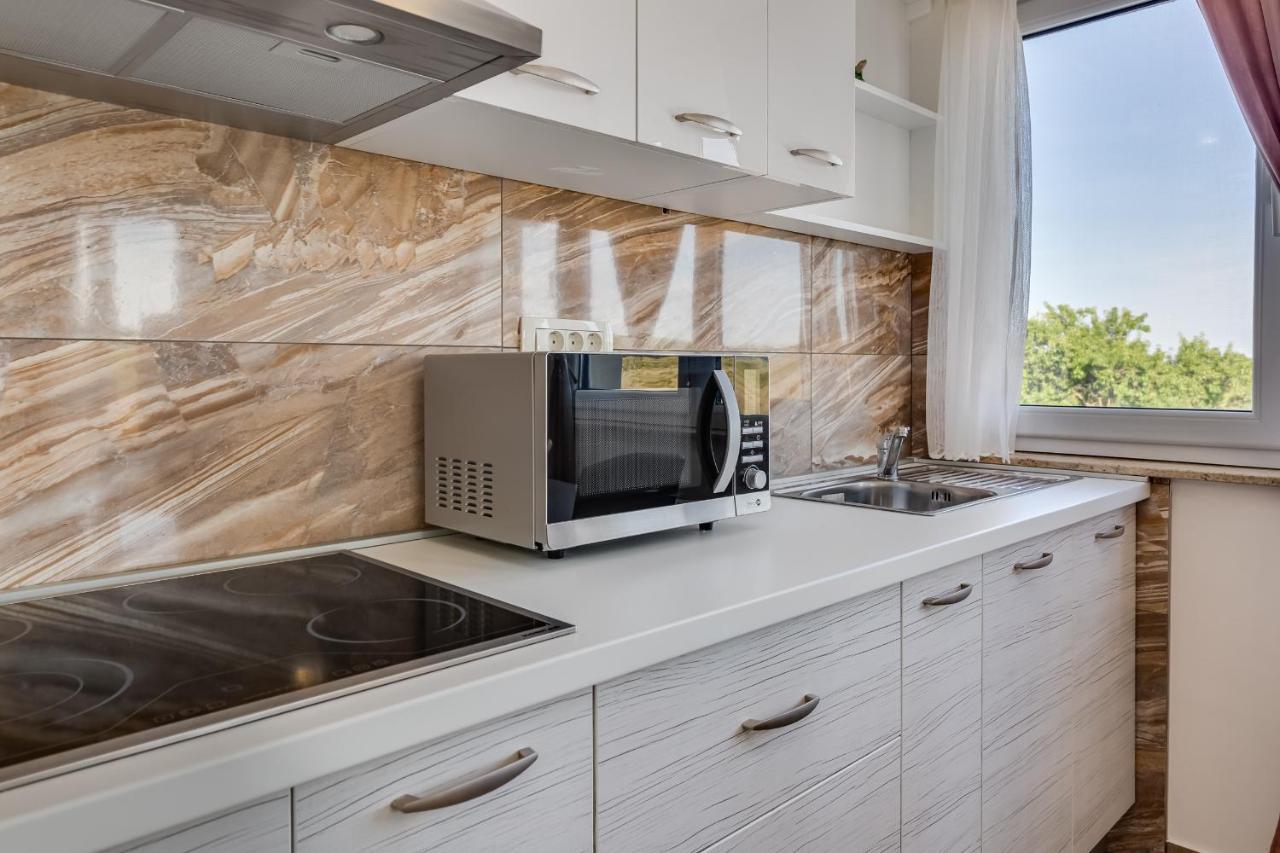 Apartment Miruna S Bazenom Donje Rastane المظهر الخارجي الصورة